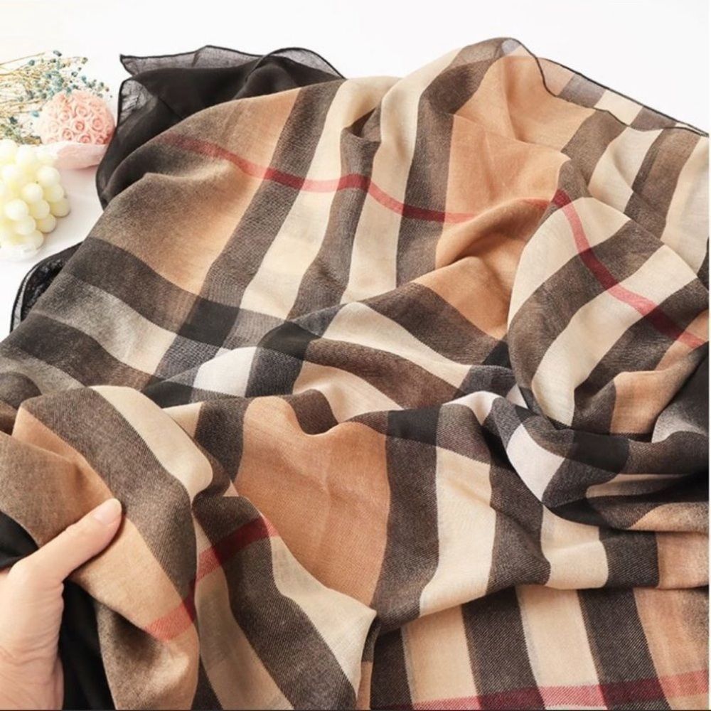 Giant Check SCARF - Picture 5 of 5